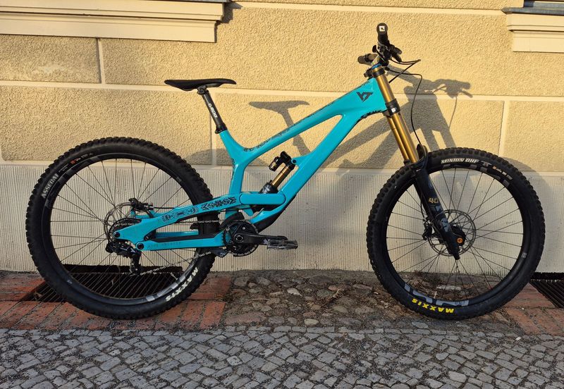 YT Industries Tues CORE 4 27 2023 2023 Mountainbike usato, Blu — immagine 1 di 17