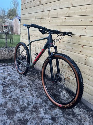 Tweedehands Orbea ALMA M20 2022 2022 Mountainbike — afbeelding 2 van 3