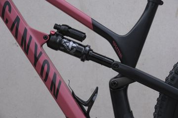 Canyon Spectral 29 CF 9 2021 2021 Mountainbike usato, Rosso — immagine 4 di 17