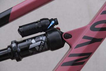 Canyon Spectral 29 CF 9 2021 2021 Mountainbike usato, Rosso — immagine 14 di 17
