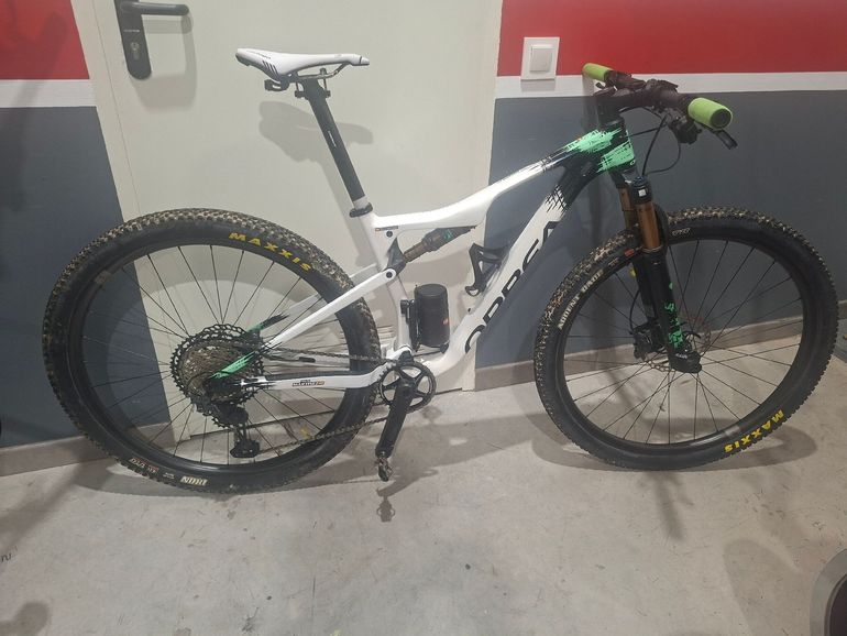 Used Orbea OIZ M PRO 2022 2022 Mountainbike, Blanco — image 1 of 4