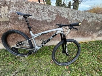 Trek Supercaliber SRAM XX SL Eagle AXS (T-Type) 2025 Mountainbike usato, Grigio chiaro — immagine 3 di 6