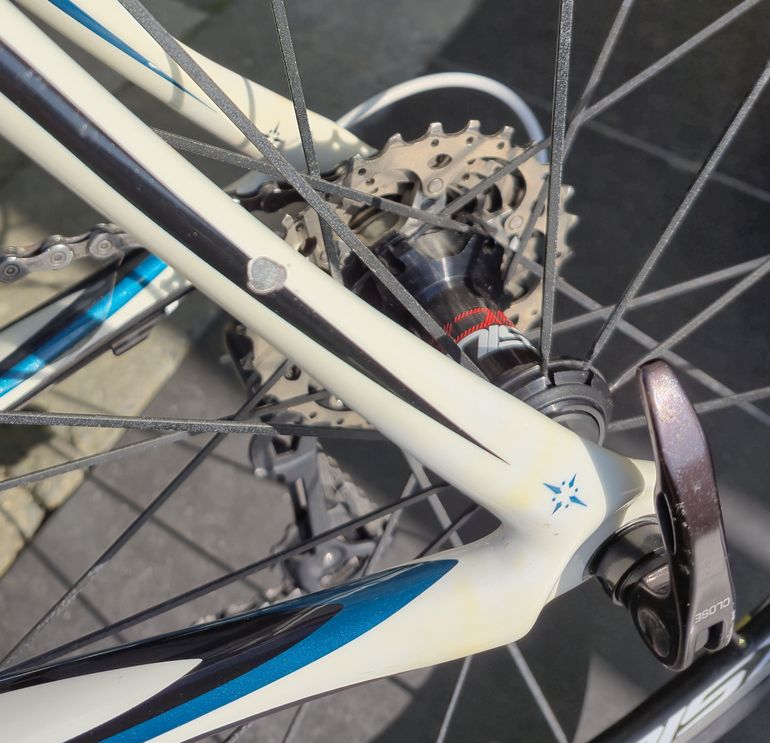 Used Cannondale Synapse Women’s Carbon 105 2011 Road & Gravel, White — image 4 of 16