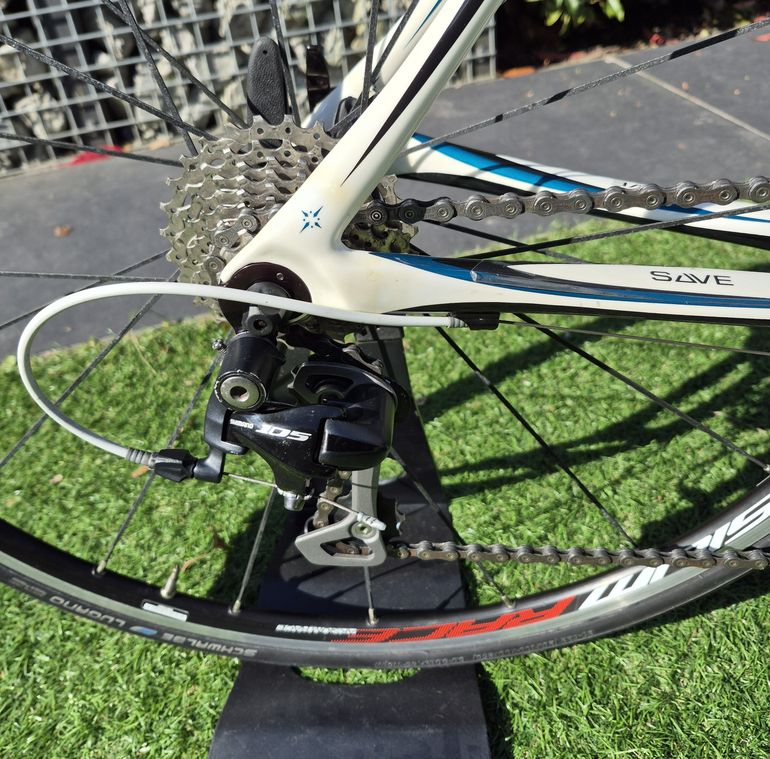 Used Cannondale Synapse Women’s Carbon 105 2011 Road & Gravel, White — image 6 of 16