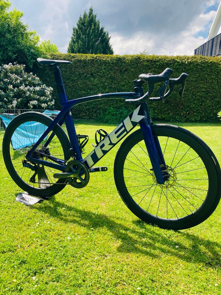 Used Trek Madone Shimano 105 Di2 2023 Road & Gravel, Blue — image 13 of 15
