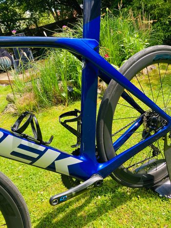 Used Trek Madone Shimano 105 Di2 2023 Road & Gravel, Blue — image 12 of 15