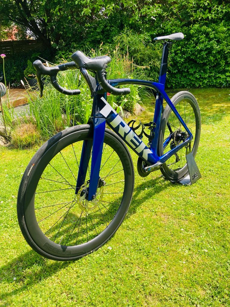 Used Trek Madone Shimano 105 Di2 2023 Road & Gravel, Blue — image 2 of 15