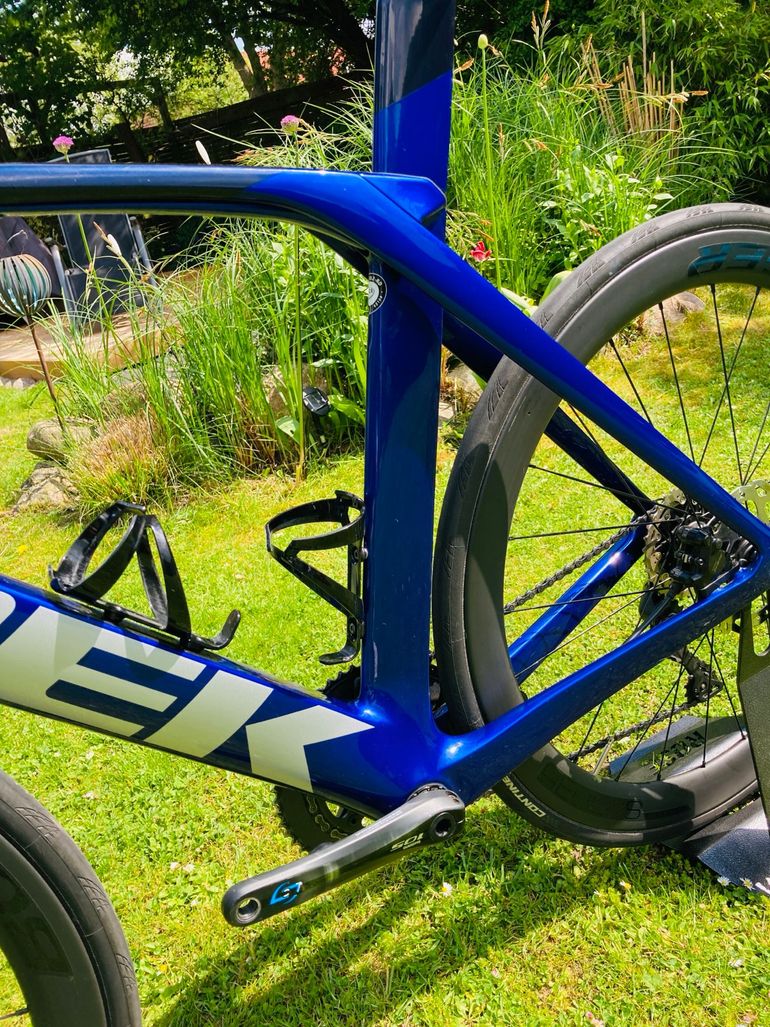 Used Trek Madone Shimano 105 Di2 2023 Road & Gravel, Blue — image 4 of 15