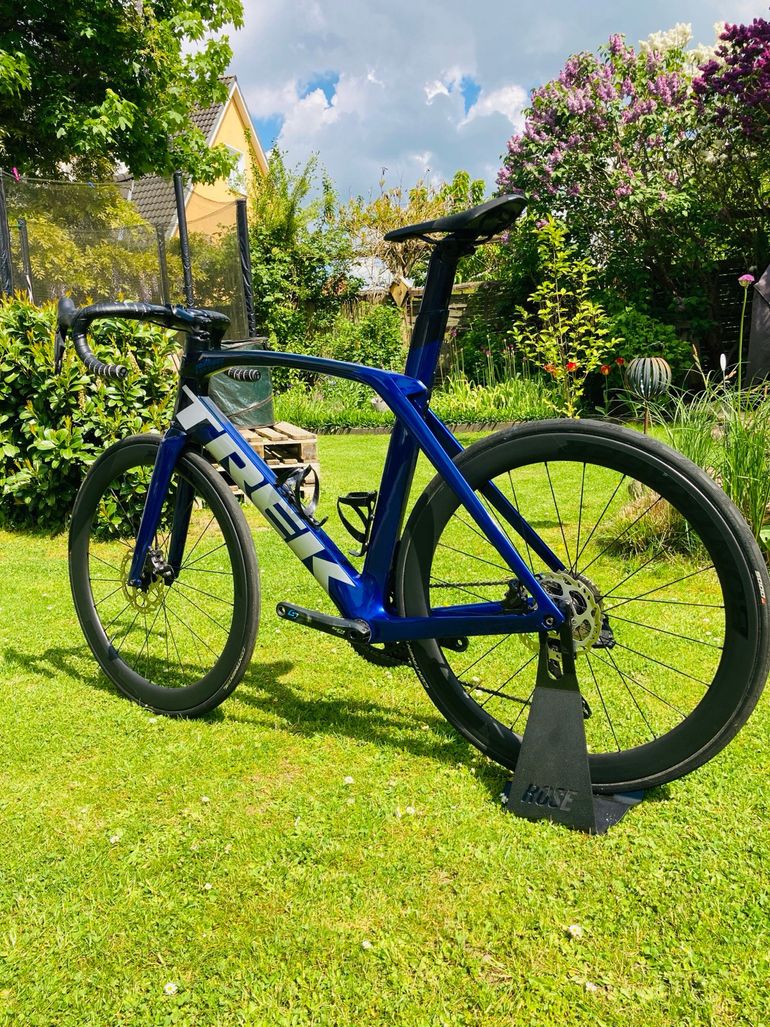 Used Trek Madone Shimano 105 Di2 2023 Road & Gravel, Blue — image 11 of 15