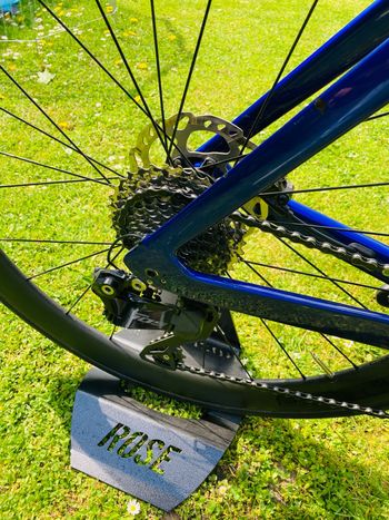 Used Trek Madone Shimano 105 Di2 2023 Road & Gravel, Blue — image 9 of 15