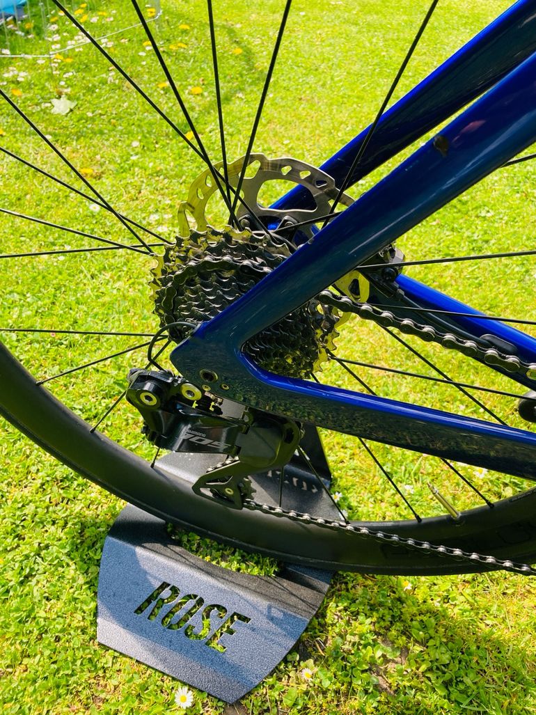 Used Trek Madone Shimano 105 Di2 2023 Road & Gravel, Blue — image 9 of 15