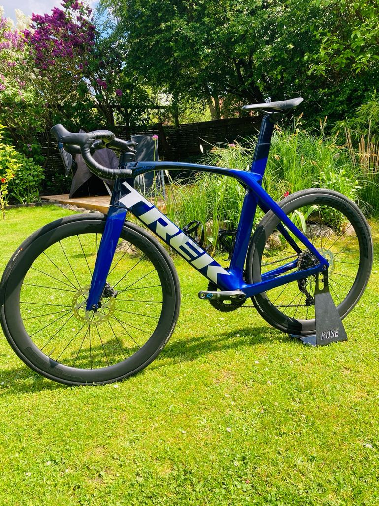 Used Trek Madone Shimano 105 Di2 2023 Road & Gravel, Blue — image 1 of 15