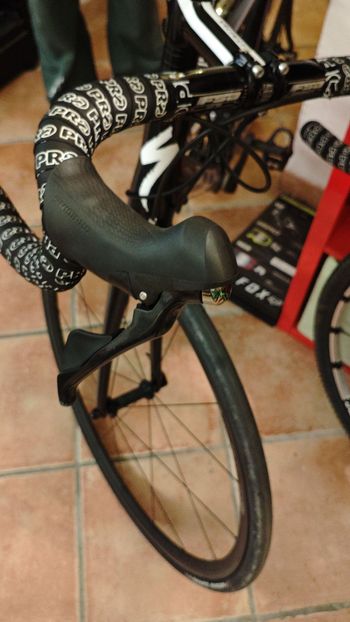 Used Specialized Tarmac Shimano Ultegra 2018 Road & Gravel, Black — image 6 of 9