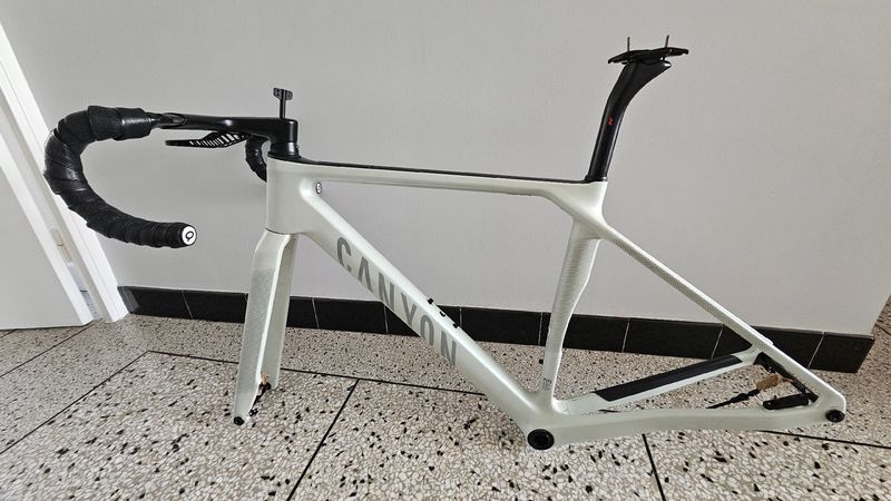 Canyon Endurace CFR Di2 2024 Frameset 2024 Road & Gravel d'occasion — image 1 sur 4