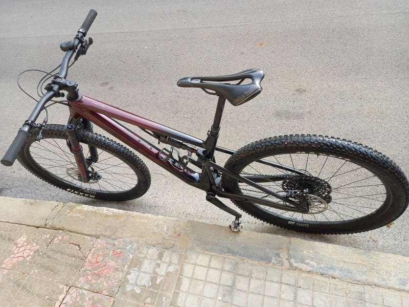 Used BMC Fourstroke LT ONE 2024 2024 Mountainbike, Red, 29 — image 2 of 8