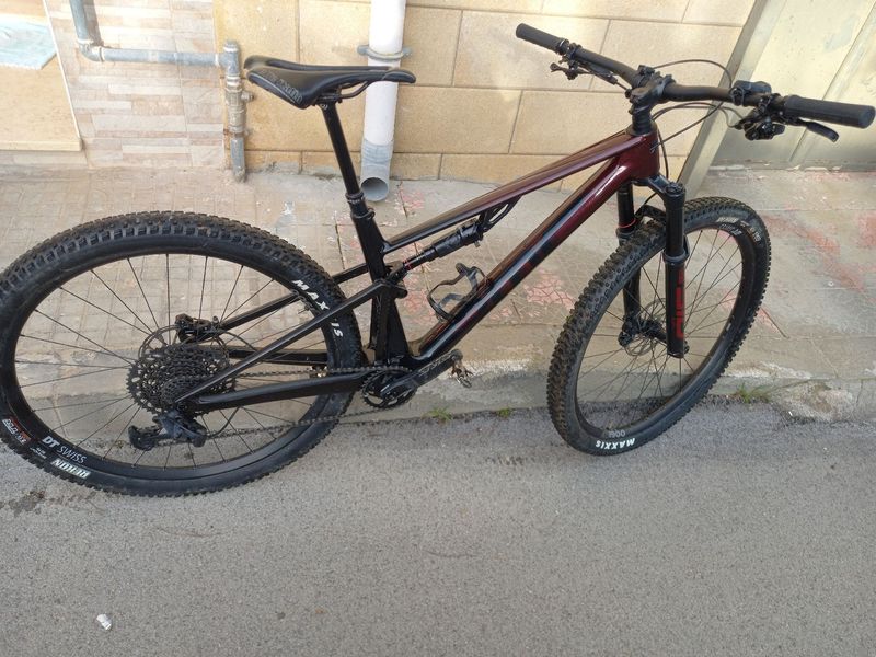 Used BMC Fourstroke LT ONE 2024 2024 Mountainbike, Red, 29 — image 1 of 8