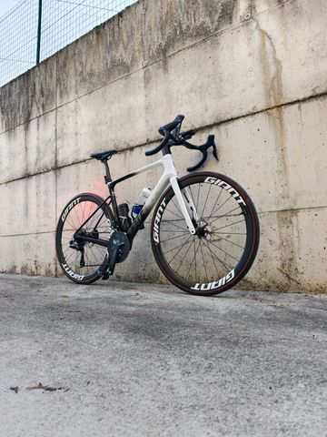 Gebrauchtes Giant Defy Advanced Pro 1 2024 2024 Road & Gravel, Weiß — Bild 3 von 3