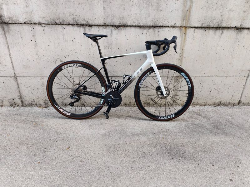 Käytetty Giant Defy Advanced Pro 1 2024 2024 Road & Gravel