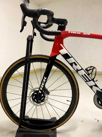 Used Trek Émonda SLR 7 eTap 2021 2021 Road & Gravel — image 2 of 12