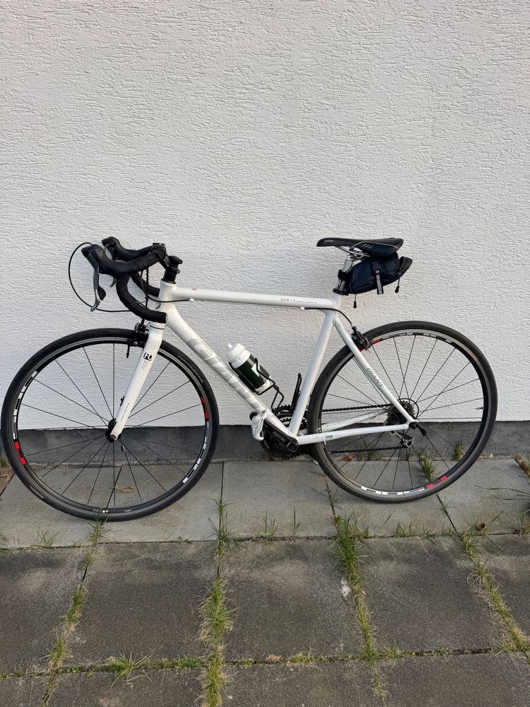 Used Giant OCR 1.0 AlluxX 6000 Series 2016 Road & Gravel, White — image 1 of 5