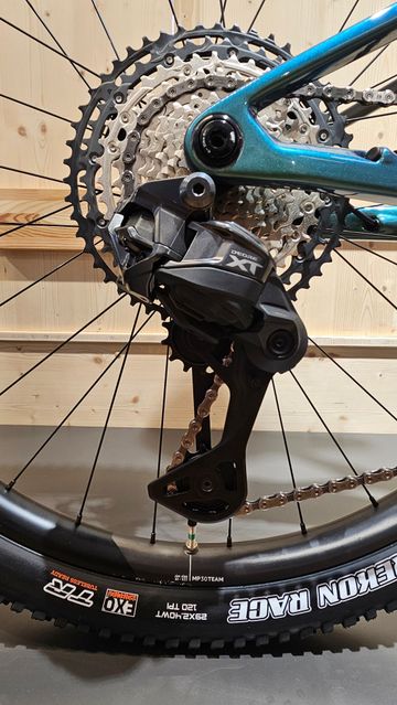 Used Orbea Oiz Shimano Deore XT Di2 2026 Mountainbike, Green — image 3 of 7