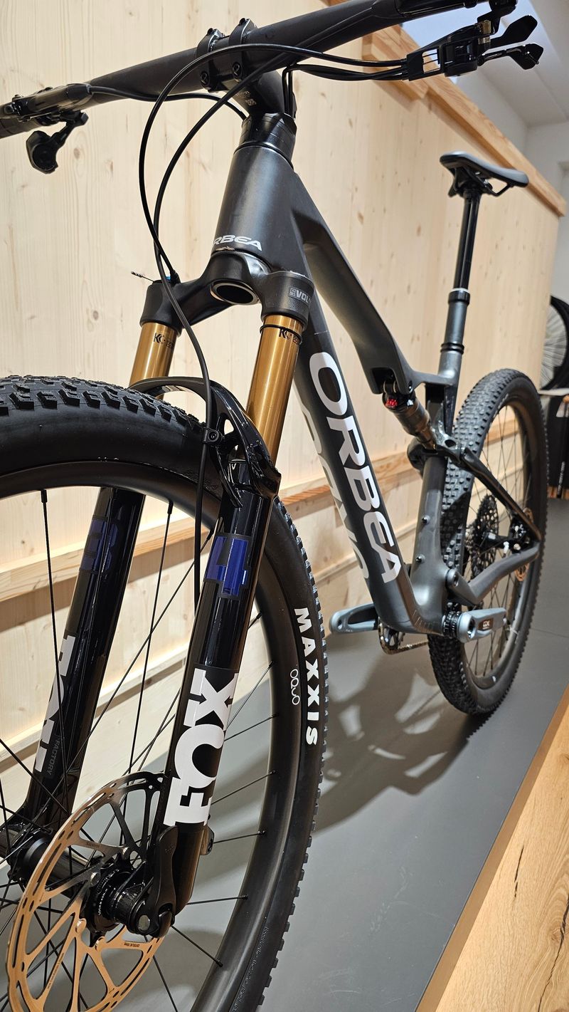 Orbea Oiz Sram Eagle Transmission GX 2026 Mountainbike usato, Nero — immagine 8 di 9