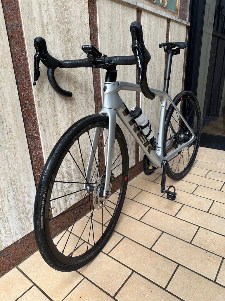 Used Trek Emonda Shimano 105 2022 Road & Gravel, Light Gray — image 10 of 12
