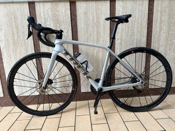 Used Trek Emonda Shimano 105 2022 Road & Gravel, Light Gray — image 2 of 12
