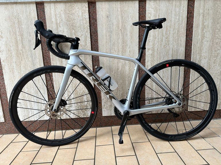 Used Trek Emonda Shimano 105 2022 Road & Gravel, Light Gray — image 2 of 12