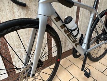 Used Trek Emonda Shimano 105 2022 Road & Gravel, Light Gray — image 7 of 12