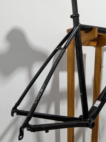 Used Trek Madone 2.1 H2 2014 Frameset Frameset 2014 Road & Gravel, Black — image 9 of 14
