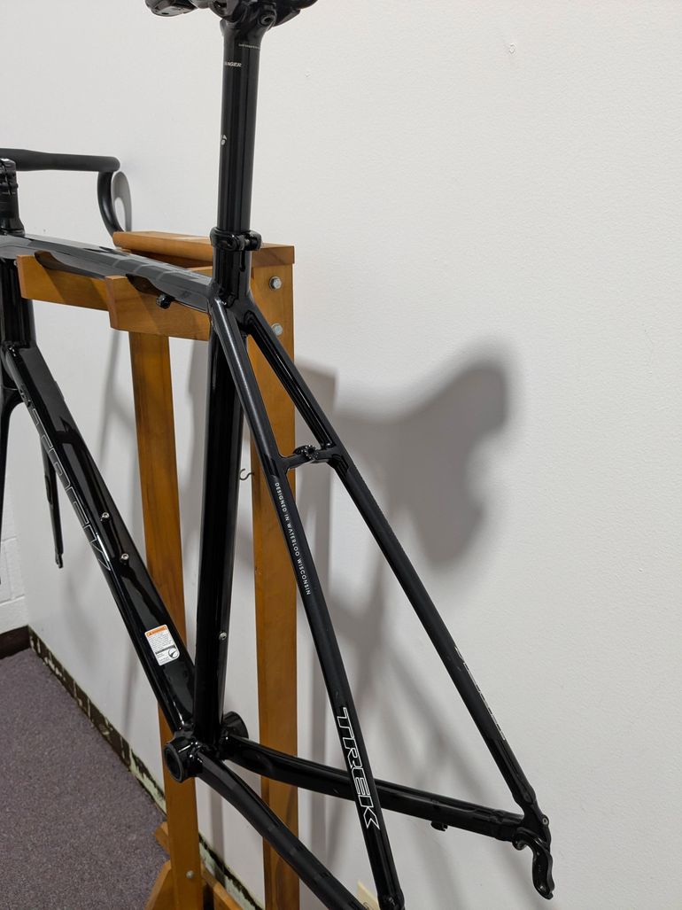 Used Trek Madone 2.1 H2 2014 Frameset Frameset 2014 Road & Gravel, Black — image 12 of 14