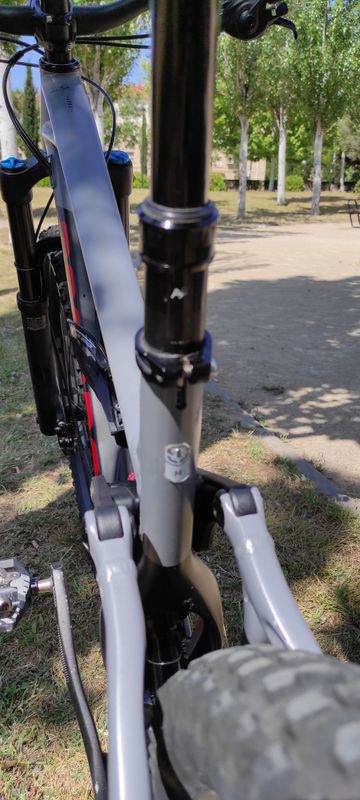 Used Mondraker FOXY 2023 2023 Mountainbike, Light Gray, 29 — image 9 of 13