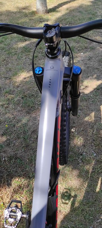 Used Mondraker FOXY 2023 2023 Mountainbike, Light Gray, 29 — image 6 of 13
