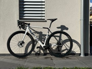 Used Factor O2 Shimano Ultegra Di2 2021 Road & Gravel, White — image 2 of 8