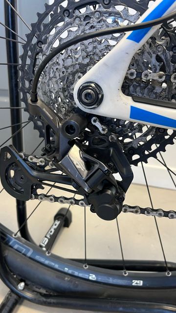 Used Trek Superfly Shimano Deore XT 2014 Mountainbike, White — image 4 of 8