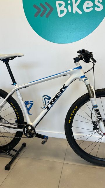 Used Trek Superfly Shimano Deore XT 2014 Mountainbike, White — image 2 of 8