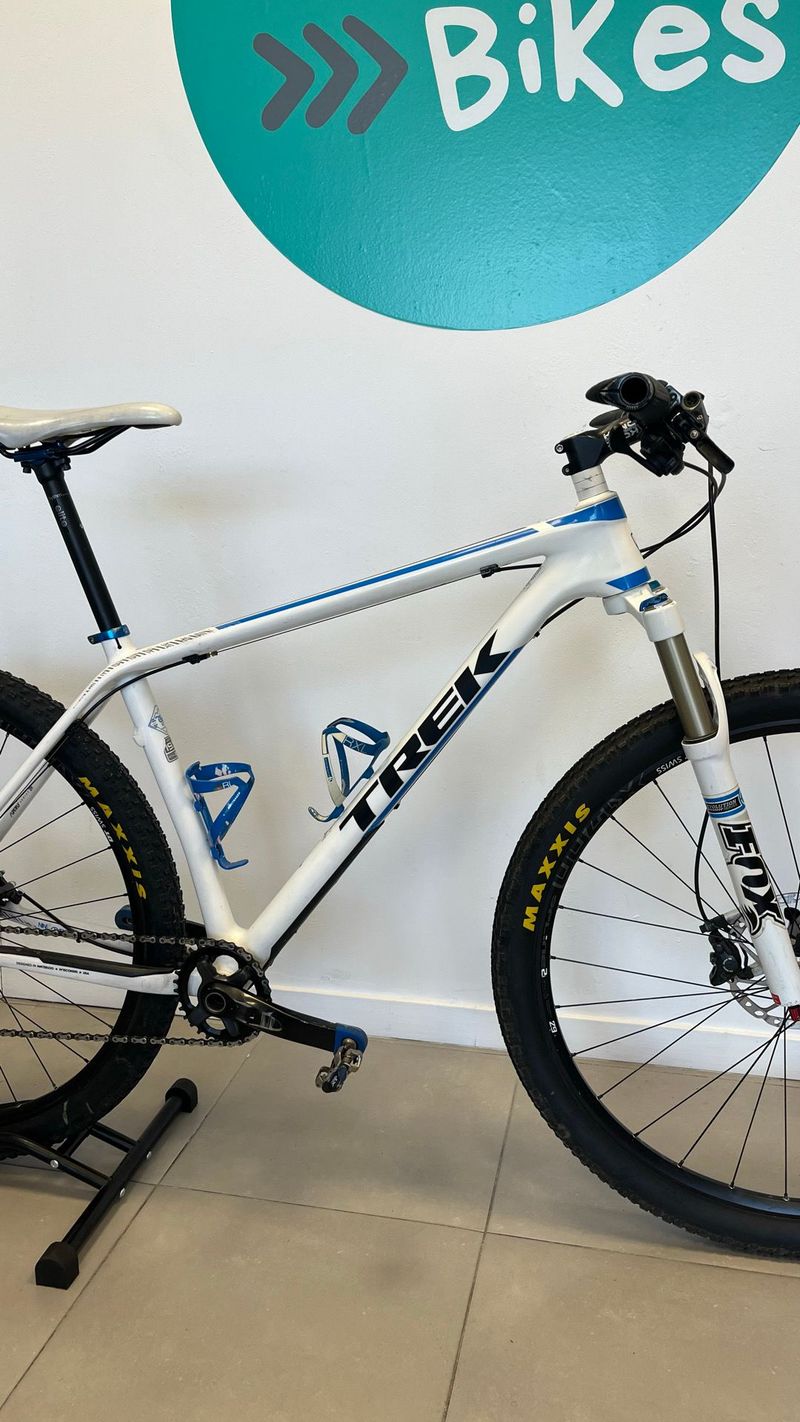 Used Trek Superfly Shimano Deore XT 2014 Mountainbike, White — image 2 of 8