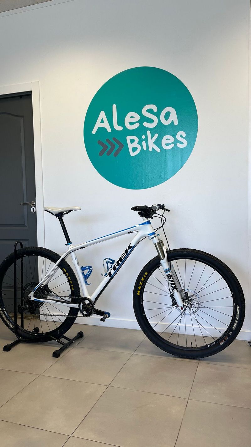 Used Trek Superfly Shimano Deore XT 2014 Mountainbike, White — image 1 of 8