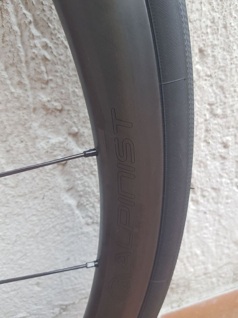 Used Specialized Tarmac Shimano Ultegra Di2 2026 Road & Gravel, Black — image 7 of 10