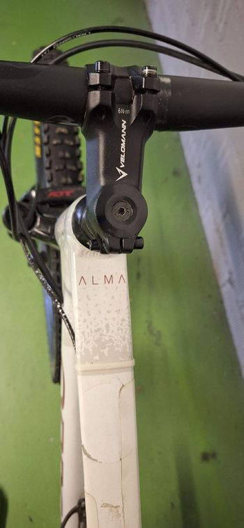 Used Orbea Alma Shimano Deore 2022 Mountainbike, White, 29 — image 7 of 17
