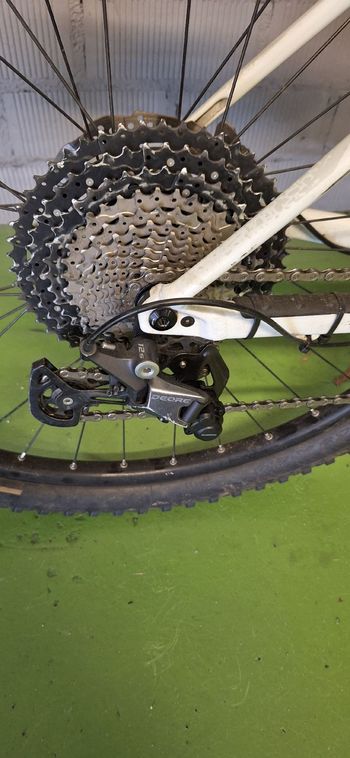 Used Orbea Alma Shimano Deore 2022 Mountainbike, White, 29 — image 13 of 17
