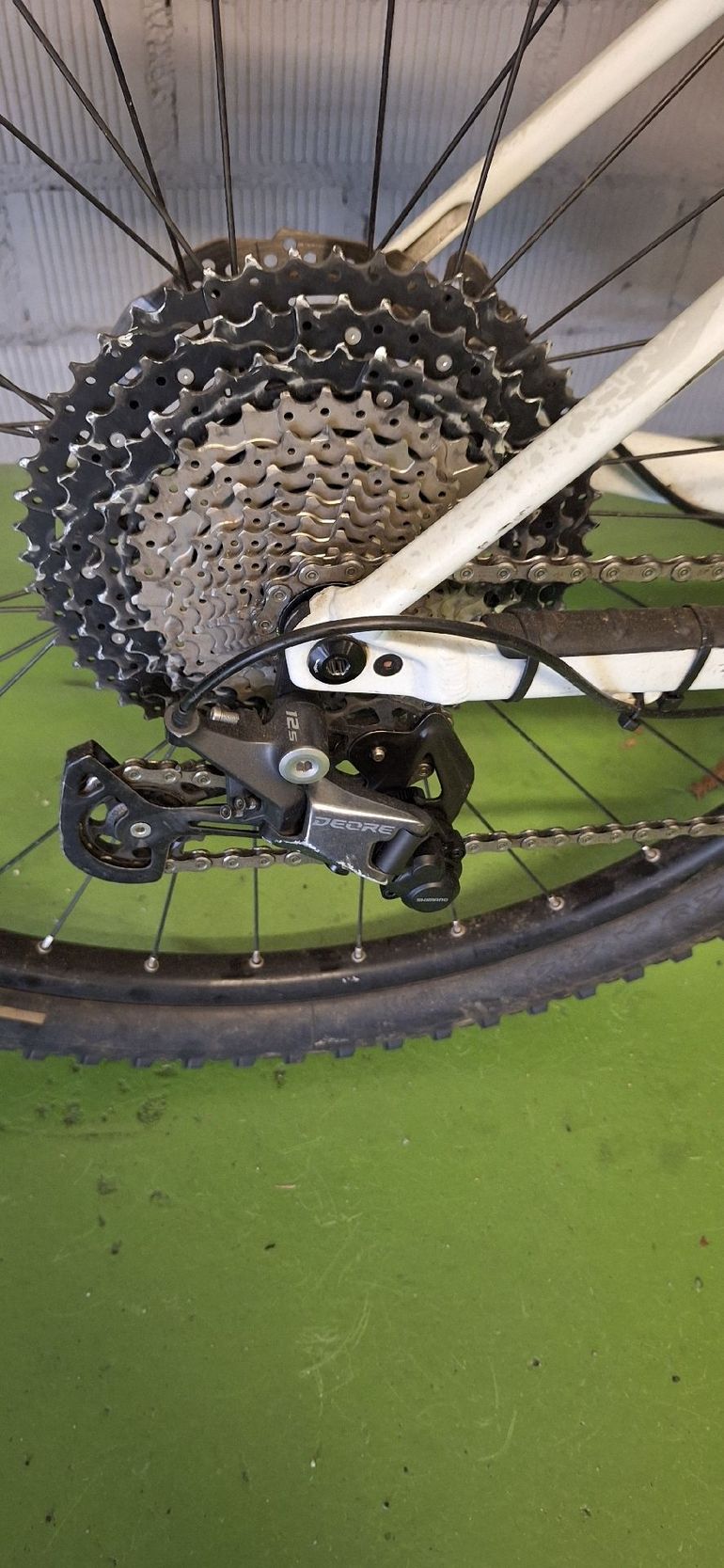 Used Orbea Alma Shimano Deore 2022 Mountainbike, White, 29 — image 13 of 17