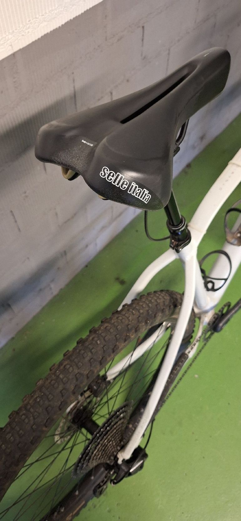 Used Orbea Alma Shimano Deore 2022 Mountainbike, White, 29 — image 14 of 17