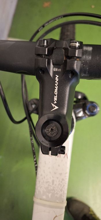 Used Orbea Alma Shimano Deore 2022 Mountainbike, White, 29 — image 17 of 17
