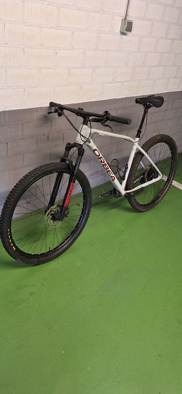 Used Orbea Alma Shimano Deore 2022 Mountainbike, White, 29 — image 2 of 17