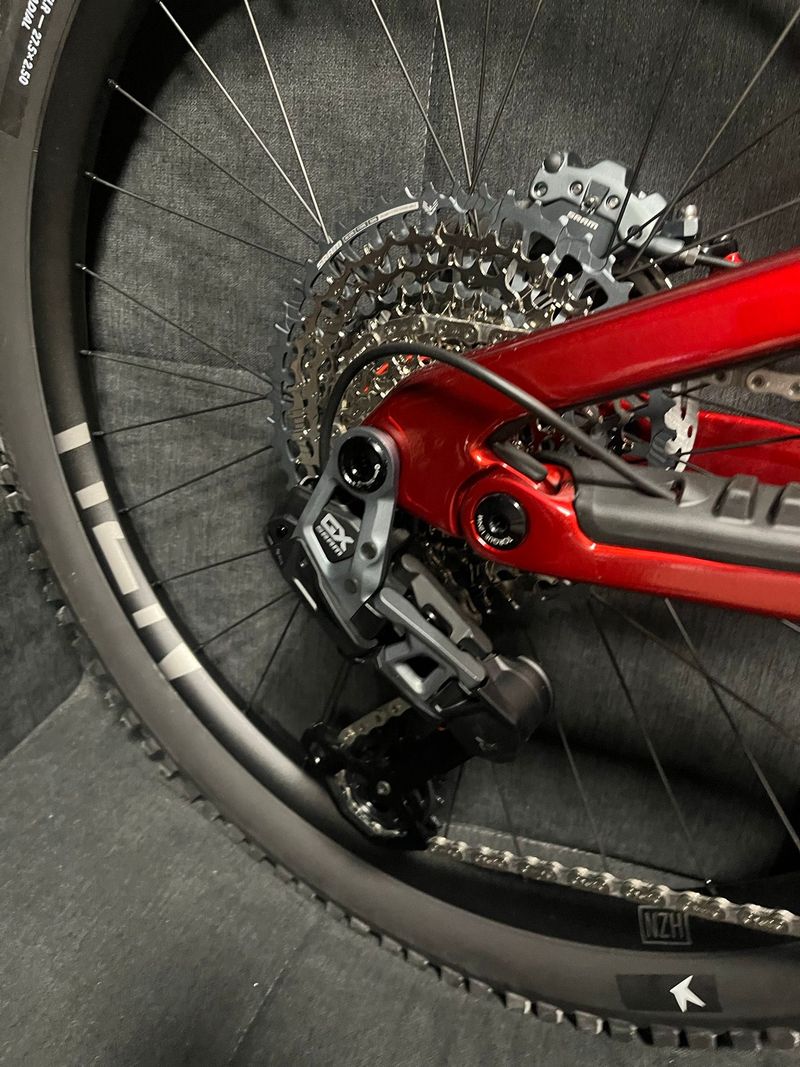 Used Nukeproof Megawatt SRAM GX Eagle AXS 2026 Mountainbike, Red — image 9 of 11