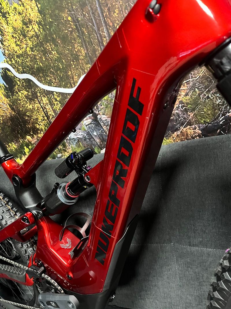 Used Nukeproof Megawatt SRAM GX Eagle AXS 2026 Mountainbike, Red — image 11 of 11