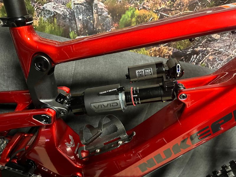 Used Nukeproof Megawatt SRAM GX Eagle AXS 2026 Mountainbike, Red — image 4 of 11