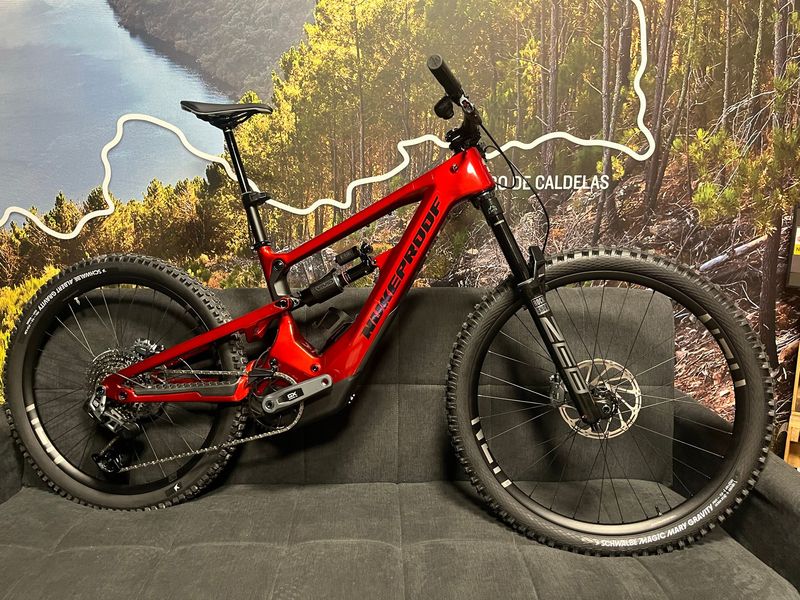 Used Nukeproof Megawatt SRAM GX Eagle AXS 2026 Mountainbike, Red — image 1 of 11